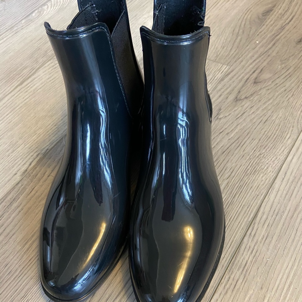 Black rain boot
